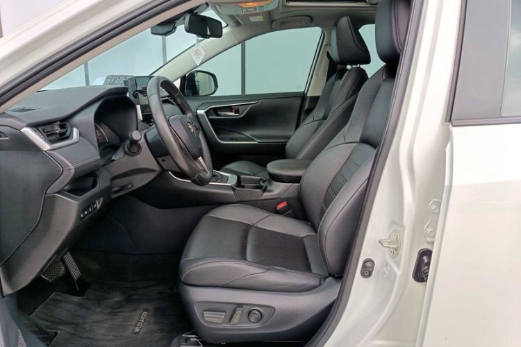 Used Toyota Wildlander 2022 Dual-Engine 2.5L E-CVT Two-Wheel Drive Prestige Edition Interior 8