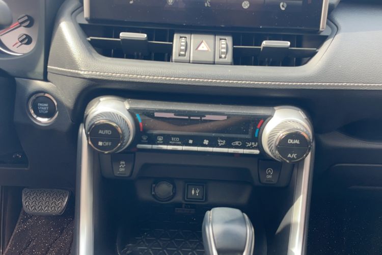 Used Toyota Wildlander 2022 2.0L CVT Two-Wheel Drive Luxury Edition Interior 8