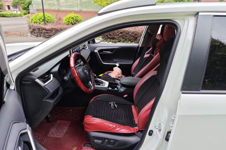 Used Toyota Wildlander 2022 Dual-Engine 2.5L E-CVT Two-Wheel Drive Luxury PLUS Edition Left Front Seat