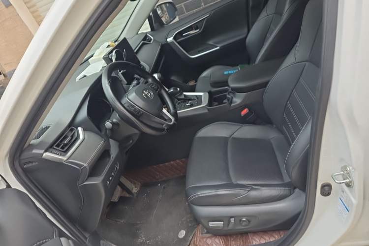 Used Toyota Wildlander 2022 2.0L CVT Four-Wheel Drive Premium Edition Left Front Seat