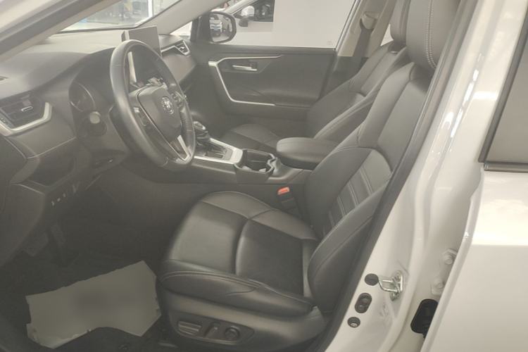 Used Toyota Wildlander 2022 2.0L CVT Two-Wheel Drive Luxury PLUS Edition Left Front Seat