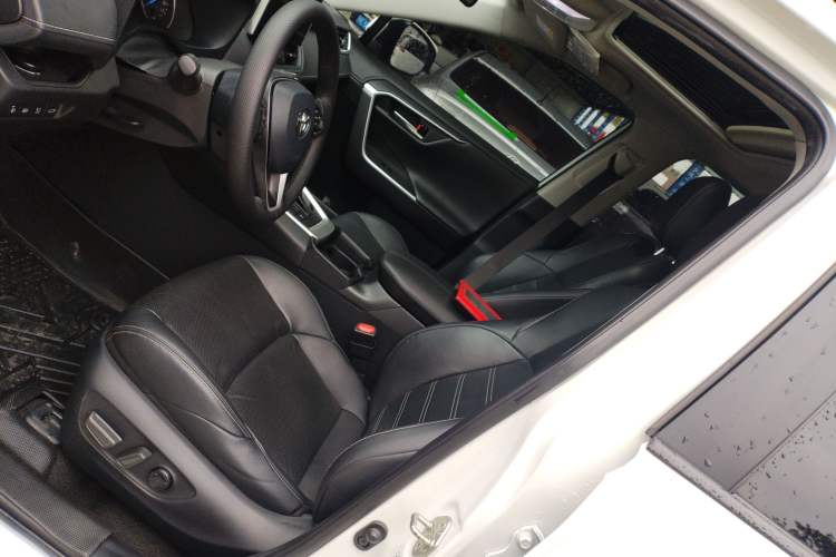 Used Toyota Wildlander 2022 Dual-Engine 2.5L E-CVT Two-Wheel Drive Prestige Edition Left Front Seat