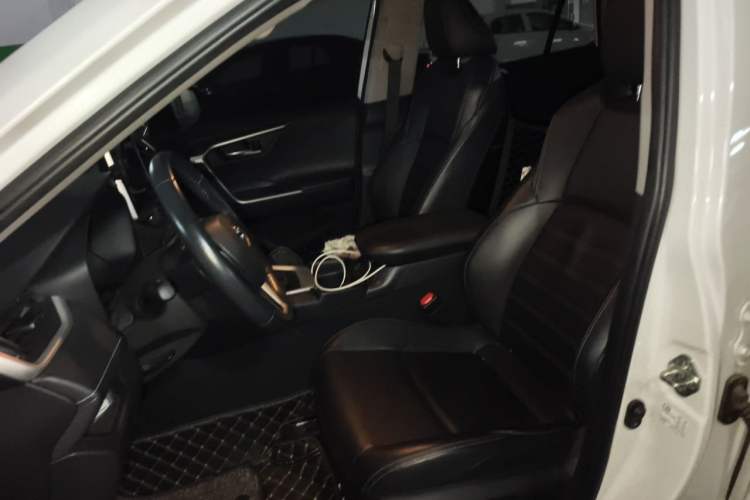 Used Toyota Wildlander 2022 2.0L CVT Two-Wheel Drive Luxury Edition Left Front Seat