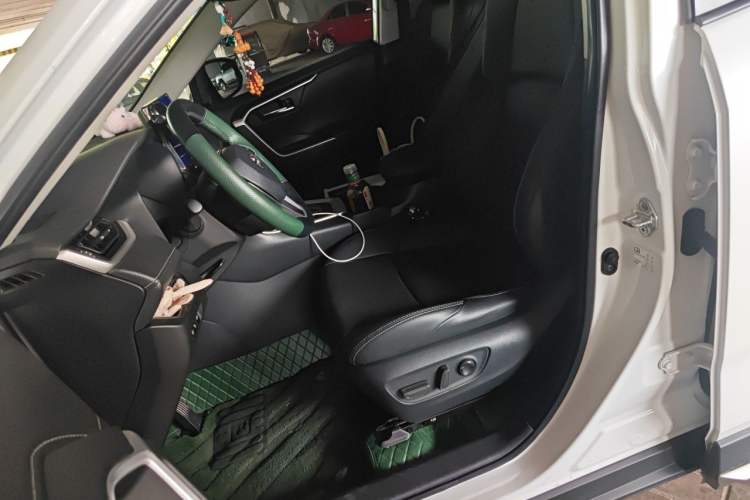 Used Toyota Wildlander 2022 Dual-Engine 2.5L E-CVT Two-Wheel Drive Luxury PLUS Edition Left Front Seat