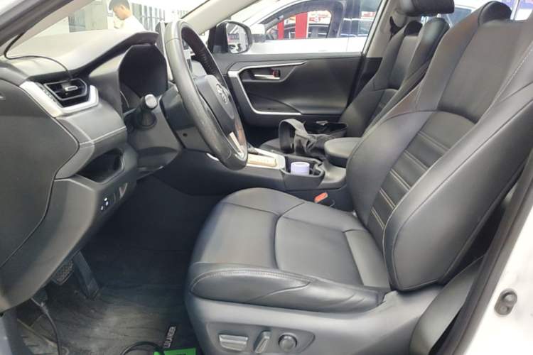 Used Toyota Wildlander 2022 2.0L CVT Two-Wheel Drive Luxury Edition Left Front Seat