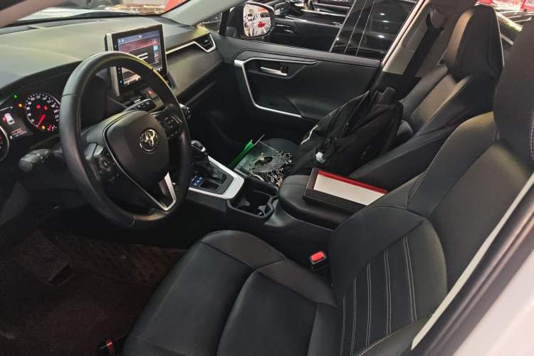 Used Toyota Wildlander 2022 2.0L CVT 4x4 Luxury PLUS Edition Left Front Seat