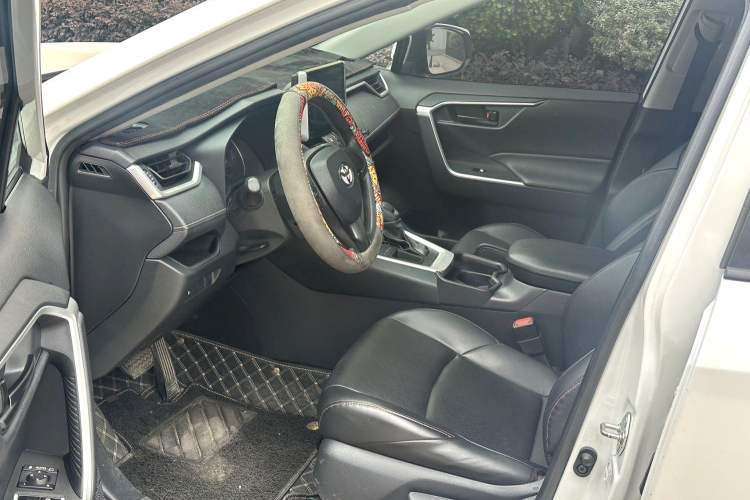 Used Toyota Wildlander 2022 Updated Version 2.0L CVT Two-Wheel Drive Leading Edition Left Front Seat