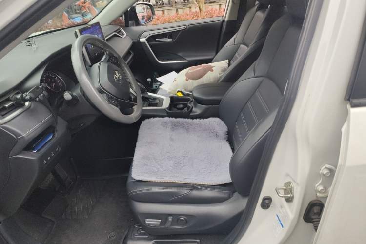 Used Toyota Wildlander 2022 2.0L CVT 4x4 Luxury PLUS Edition Left Front Seat
