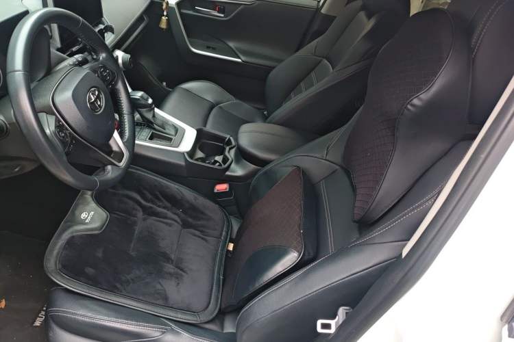 Used Toyota Wildlander 2022 2.0L CVT Two-Wheel Drive Luxury Edition Left Front Seat