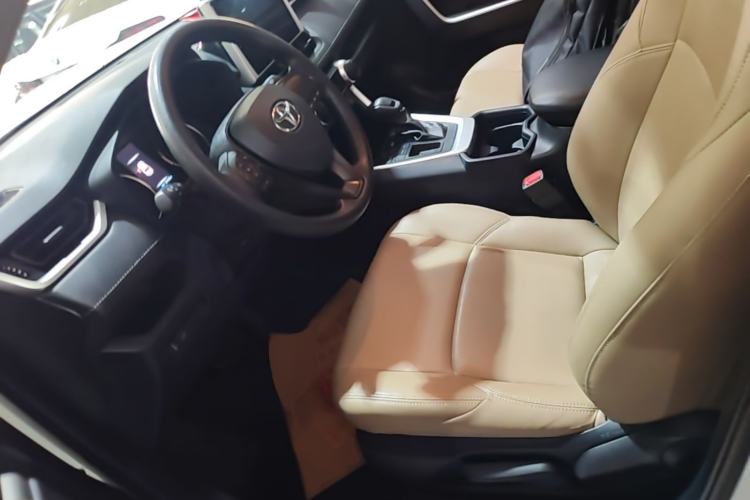 Used Toyota Wildlander 2022 Updated Version 2.0L CVT Two-Wheel Drive Leading Edition Left Front Seat