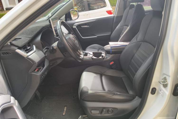 Used Toyota Wildlander 2022 2.0L CVT Two-Wheel Drive Luxury PLUS Edition Left Front Seat