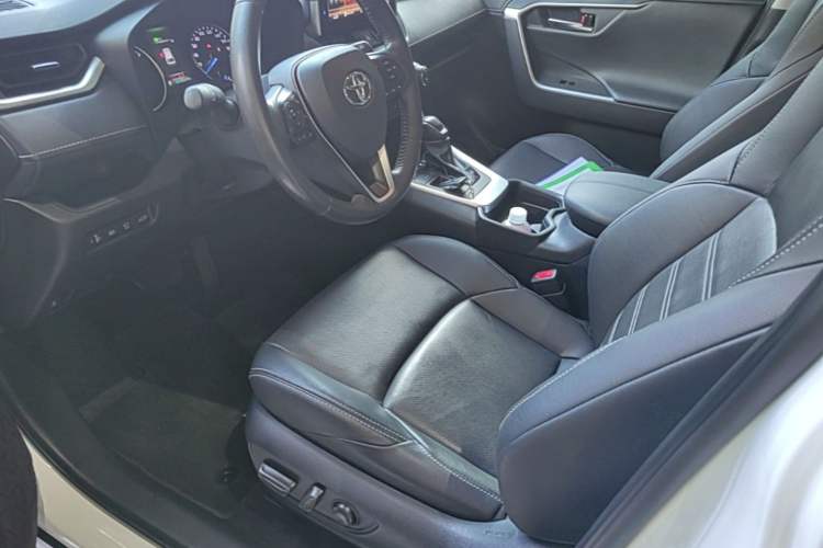 Used Toyota Wildlander 2022 Dual-Engine 2.5L E-CVT Two-Wheel Drive Prestige Edition Left Front Seat