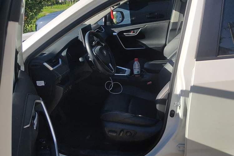 Used Toyota Wildlander 2022 Dual-Engine 2.5L E-CVT Two-Wheel Drive Luxury PLUS Edition Left Front Seat