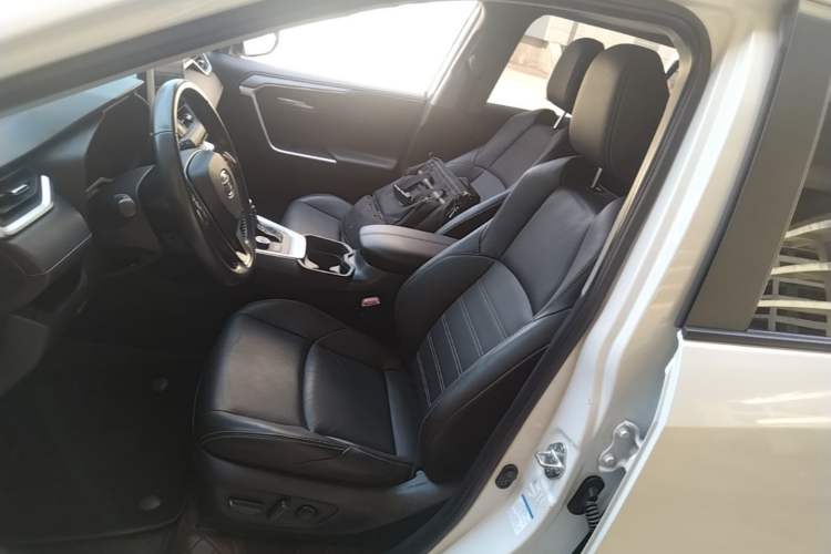 Used Toyota Wildlander 2022 Dual-Motor 2.5L E-CVT 4x4 Luxury PLUS Edition Left Front Seat
