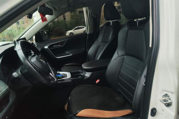 Used Toyota Wildlander 2022 2.0L CVT Two-Wheel Drive Luxury Edition Left Front Seat