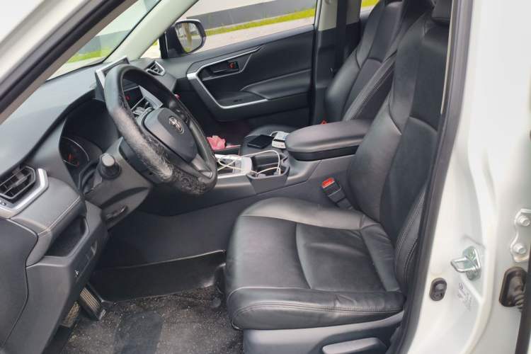 Used Toyota Wildlander 2022 Updated Version 2.0L CVT Two-Wheel Drive Leading Edition Left Front Seat