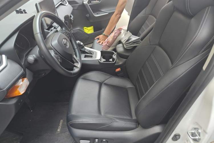 Used Toyota Wildlander 2022 2.0L CVT Two-Wheel Drive Luxury Edition Left Front Seat