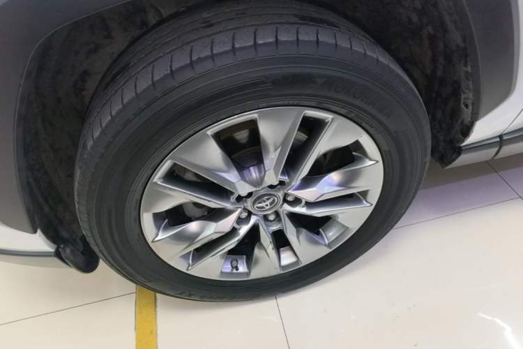Used Toyota Wildlander 2022 2.0L CVT 4x4 Luxury PLUS Edition Left Front Wheel Hub