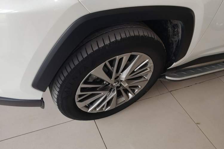 Used Toyota Wildlander 2022 2.0L CVT Two-Wheel Drive Prestige Edition Left Front Wheel Hub