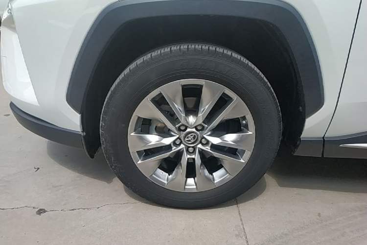 Used Toyota Wildlander 2022 2.0L CVT Two-Wheel Drive Luxury Edition Left Front Wheel Hub