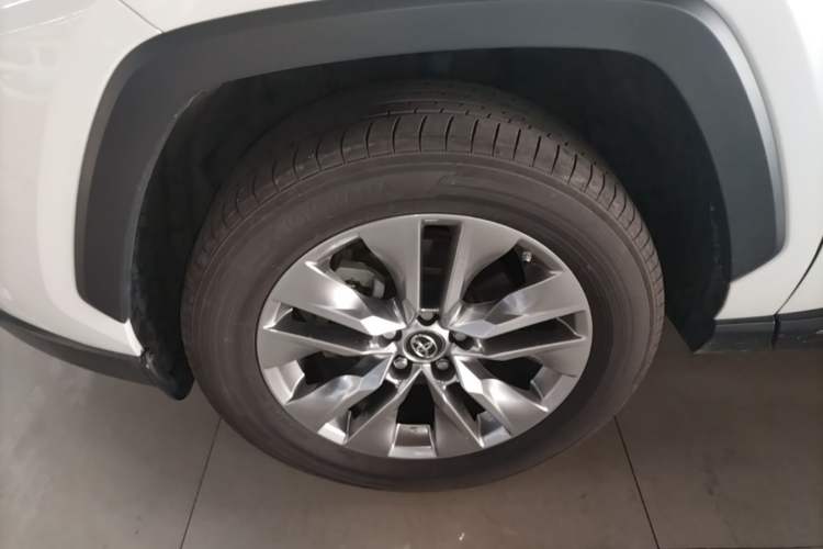 Used Toyota Wildlander 2022 2.0L CVT Two-Wheel Drive Luxury PLUS Edition Left Front Wheel Hub
