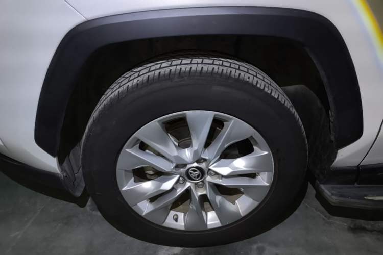 Used Toyota Wildlander 2022 Updated Version 2.0L CVT Two-Wheel Drive Leading Edition Left Front Wheel Hub