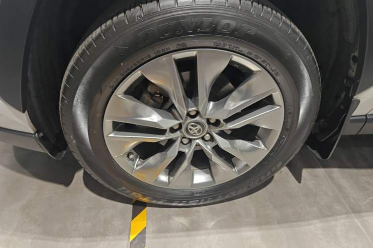 Used Toyota Wildlander 2022 2.0L CVT 4x4 Luxury PLUS Edition Left Front Wheel Hub