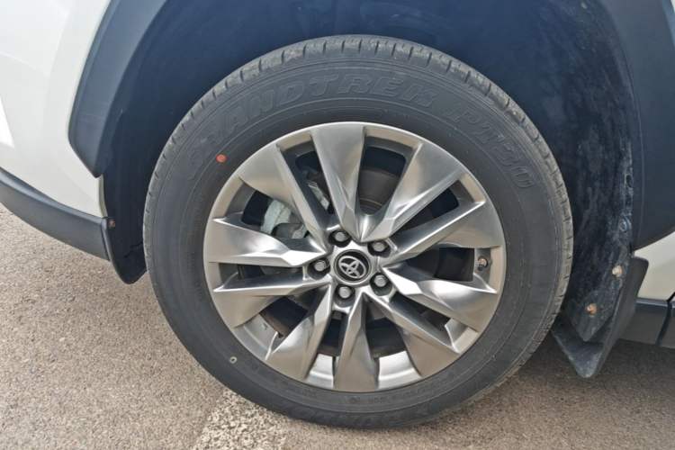 Used Toyota Wildlander 2022 2.0L CVT 4x4 Luxury PLUS Edition Left Front Wheel Hub