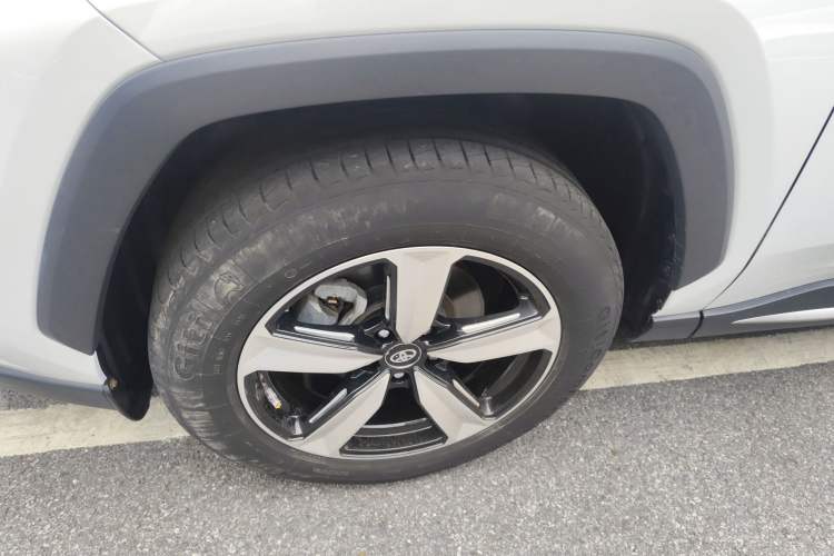 Used Toyota Wildlander 2022 2.0L CVT Four-Wheel Drive Luxury Edition Left Front Wheel Hub