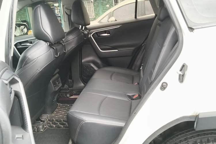 Used Toyota Wildlander 2022 2.0L CVT Four-Wheel Drive Luxury Edition Left Rear Seat