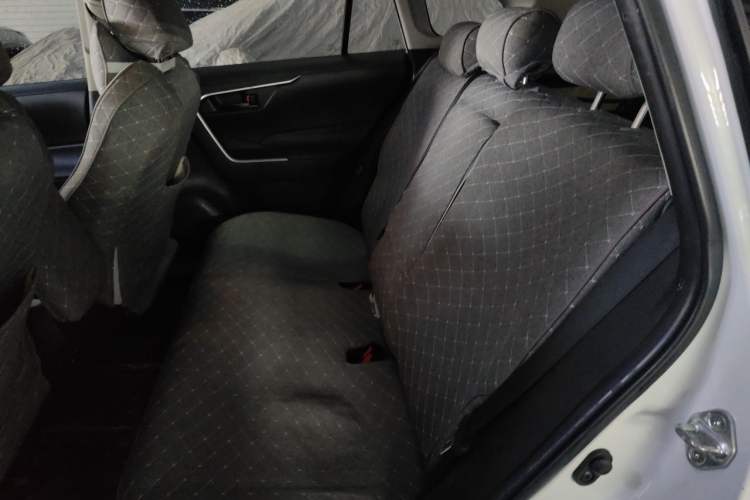 Used Toyota Wildlander 2022 Updated Version 2.0L CVT Two-Wheel Drive Leading Edition Left Rear Seat