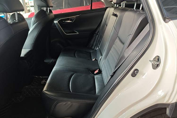 Used Toyota Wildlander 2022 2.0L CVT Two-Wheel Drive Luxury Edition Left Rear Seat
