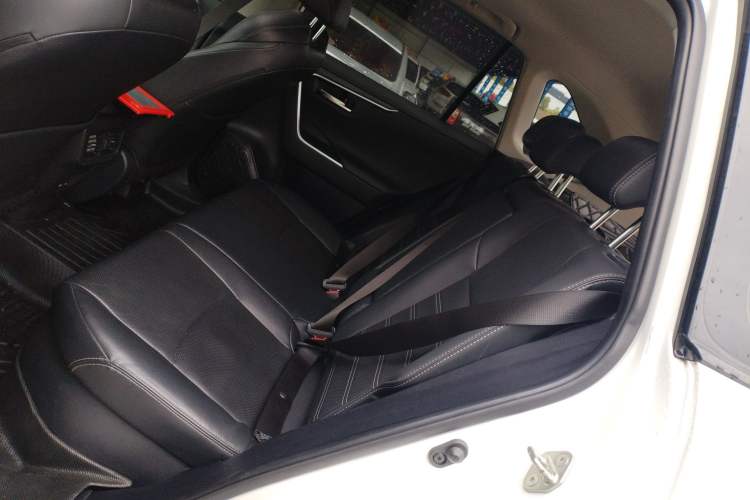 Used Toyota Wildlander 2022 Dual-Engine 2.5L E-CVT Two-Wheel Drive Prestige Edition Left Rear Seat