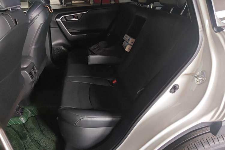 Used Toyota Wildlander 2022 Dual-Engine 2.5L E-CVT Two-Wheel Drive Luxury PLUS Edition Left Rear Seat
