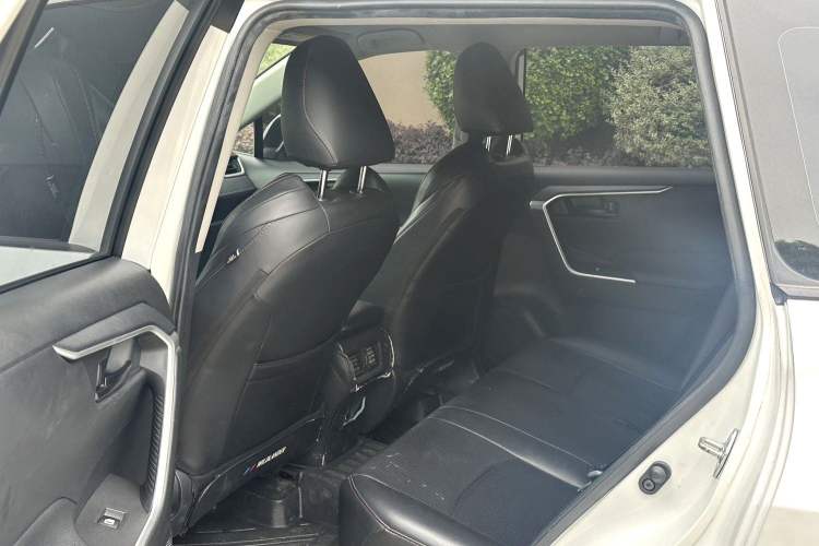 Used Toyota Wildlander 2022 Updated Version 2.0L CVT Two-Wheel Drive Leading Edition Left Rear Seat