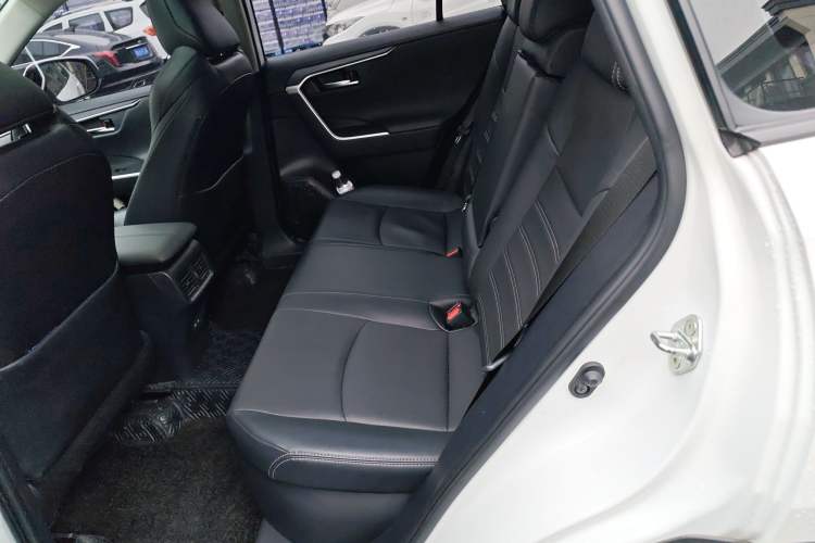 Used Toyota Wildlander 2022 Dual-Engine 2.5L E-CVT Two-Wheel Drive Prestige Edition Left Rear Seat
