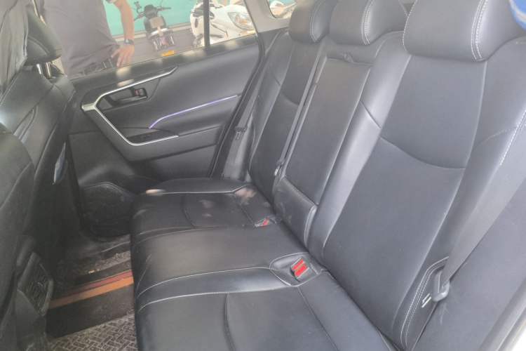 Used Toyota Wildlander 2022 Updated Version 2.0L CVT Two-Wheel Drive Leading Edition Left Rear Seat