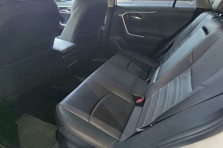 Used Toyota Wildlander 2022 Dual-Engine 2.5L E-CVT Two-Wheel Drive Prestige Edition Left Rear Seat