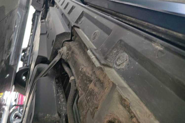Used Toyota Wildlander 2022 Dual-Engine 2.5L E-CVT Two-Wheel Drive Prestige Edition Left Side Sill