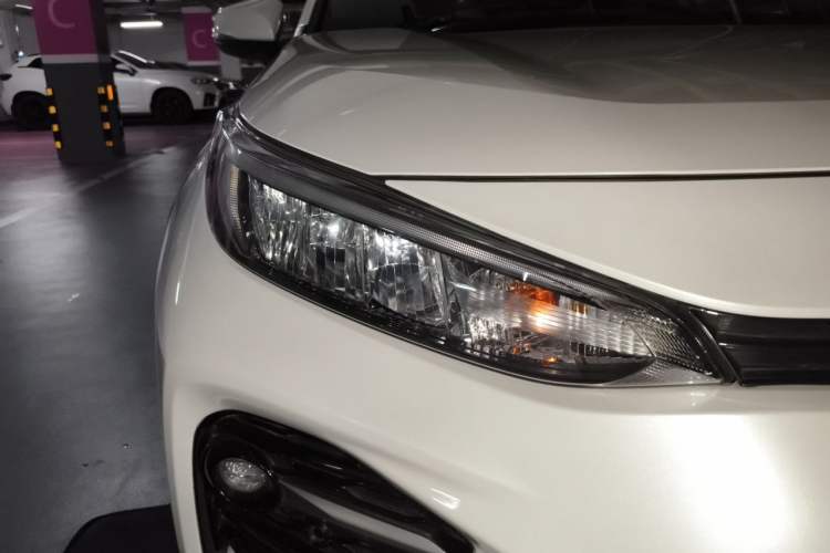 Used Toyota Wildlander 2022 2.0L CVT Two-Wheel Drive Luxury PLUS Edition Right Front Headlight
