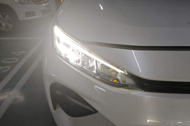 Used Toyota Wildlander 2022 2.0L CVT Two-Wheel Drive Luxury Edition Right Front Headlight