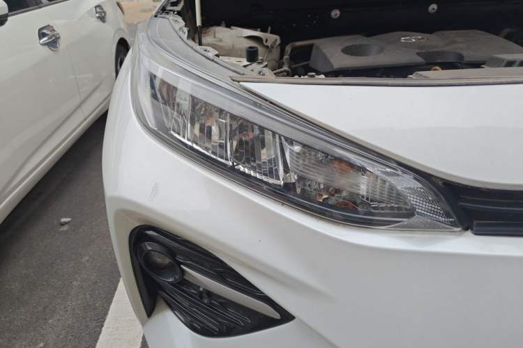 Used Toyota Wildlander 2022 2.0L CVT Two-Wheel Drive Luxury Edition Right Front Headlight