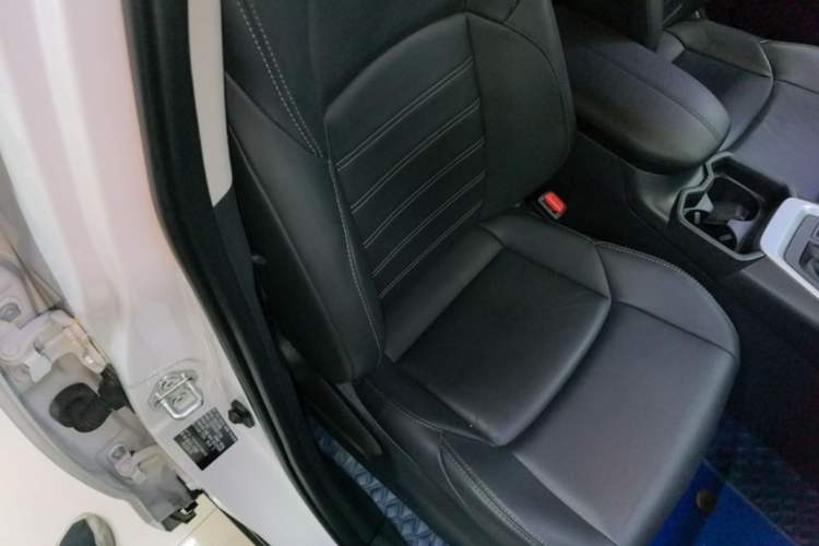 Used Toyota Wildlander 2022 2.0L CVT 4x4 Luxury PLUS Edition Right Front Seat