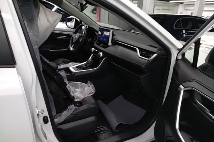 Used Toyota Wildlander 2022 2.0L CVT Two-Wheel Drive Luxury Edition Right Front Seat