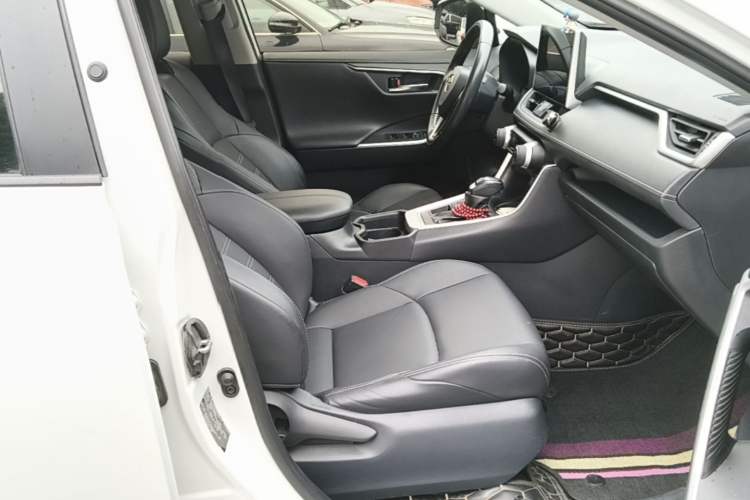 Used Toyota Wildlander 2022 2.0L CVT Four-Wheel Drive Luxury Edition Right Front Seat
