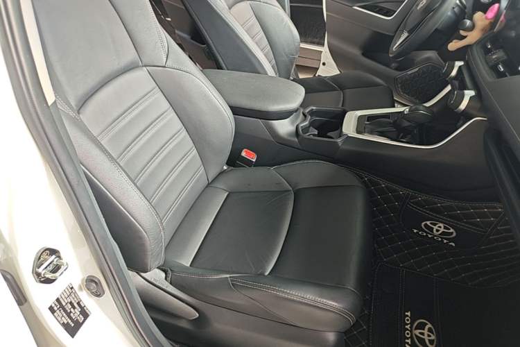 Used Toyota Wildlander 2022 2.0L CVT Two-Wheel Drive Luxury Edition Right Front Seat