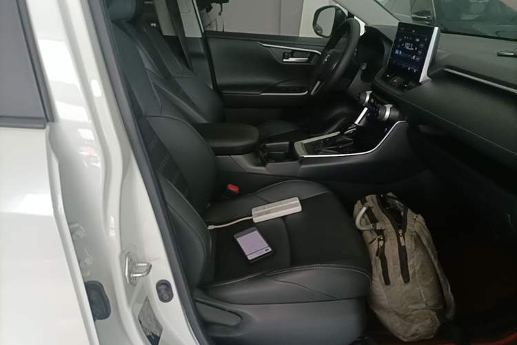 Used Toyota Wildlander 2022 2.0L CVT 4x4 Luxury PLUS Edition Right Front Seat