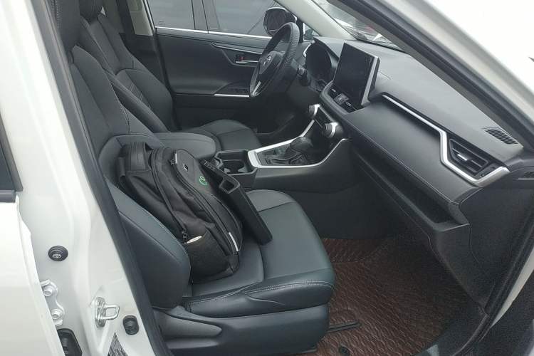 Used Toyota Wildlander 2022 2.0L CVT Four-Wheel Drive Luxury Edition Right Front Seat