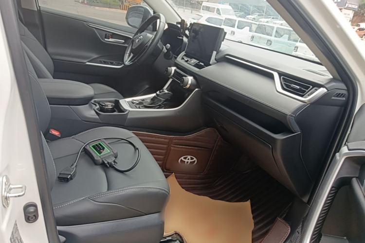 Used Toyota Wildlander 2022 2.0L CVT Two-Wheel Drive Luxury PLUS Edition Right Front Seat