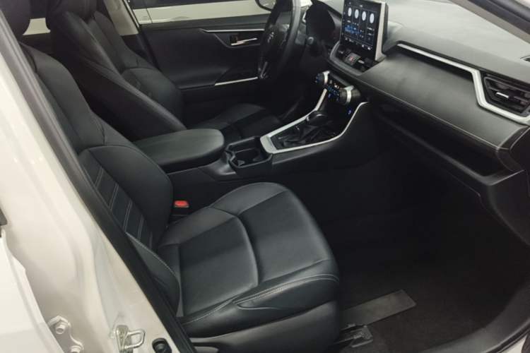 Used Toyota Wildlander 2022 2.0L CVT Two-Wheel Drive Luxury Edition Right Front Seat